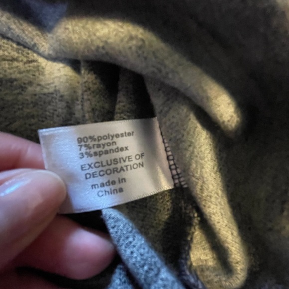 Cold Shoulder Top EUC - Picture 3 of 4